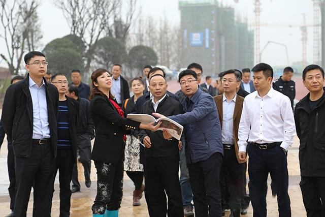 自貢市委副書記、市長何樹平調(diào)研督導(dǎo)彩燈大世界