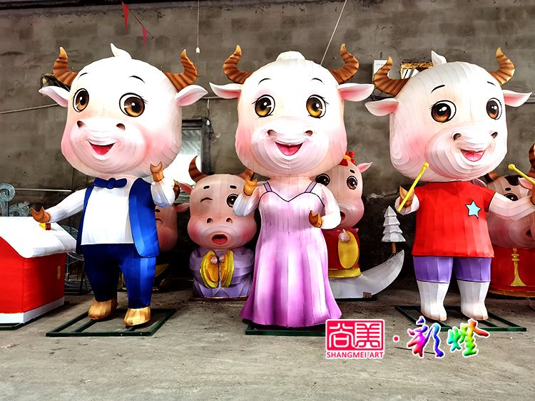 尚美彩燈公司車間制作的牛年花燈_牛年彩燈