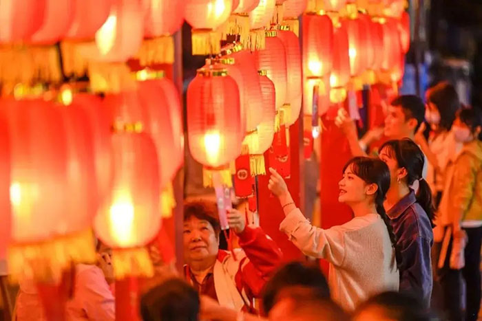 中國人為何喜歡掛燈籠？掛燈籠有何象征意義？