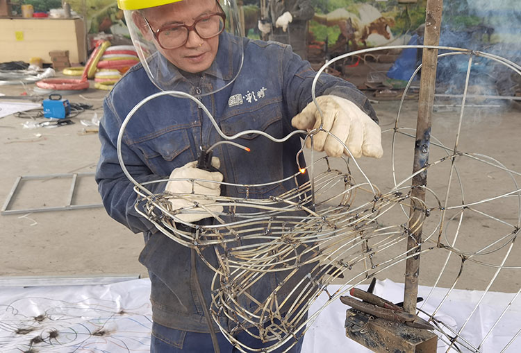 一支優(yōu)秀的自貢彩燈制作團隊應該如何組建？